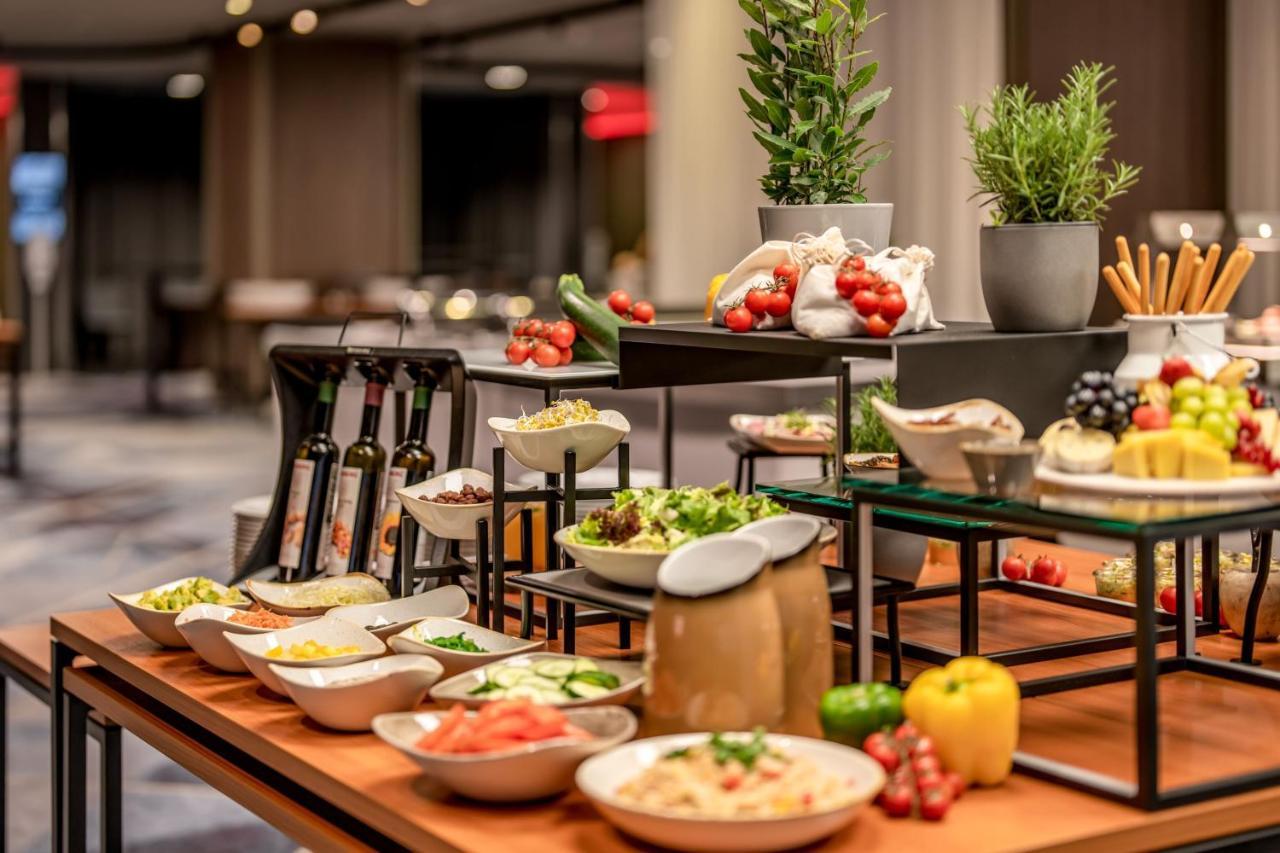 Frankfurt Marriott Hotel Frankfurt am Main Luaran gambar A buffet at a hotel