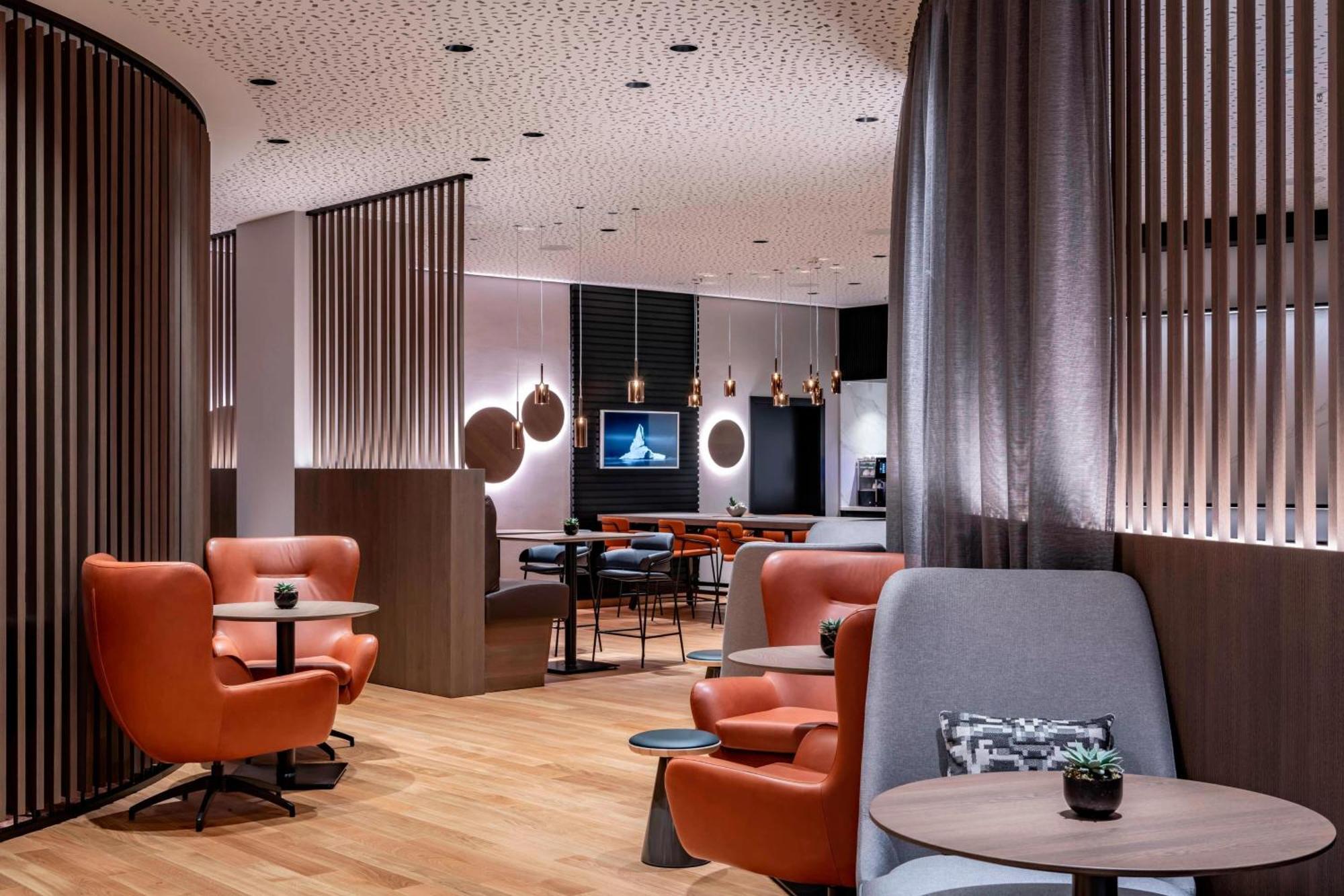 Frankfurt Marriott Hotel Frankfurt am Main Luaran gambar The lounge at Frankfurt Airport