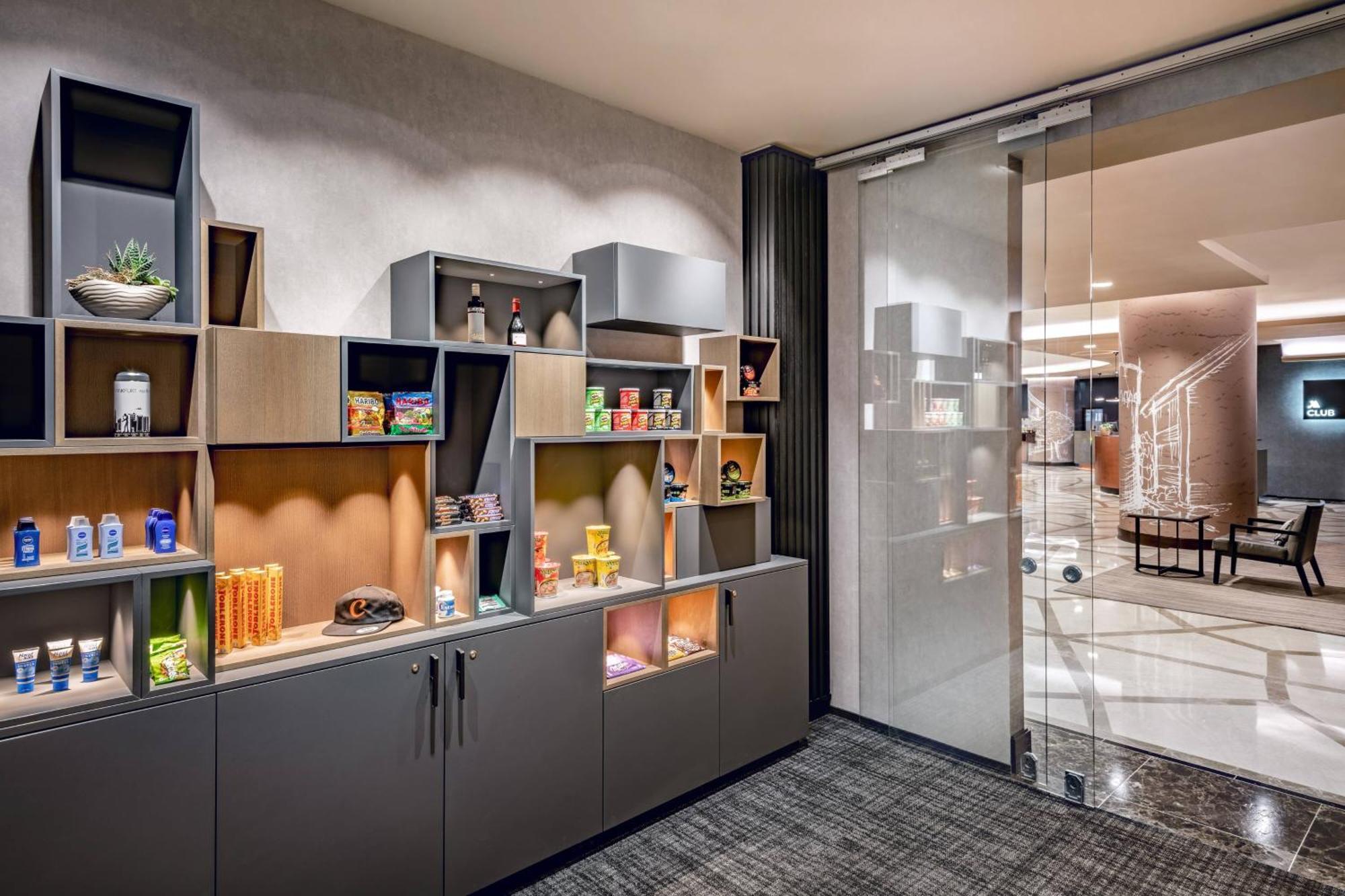 Frankfurt Marriott Hotel Frankfurt am Main Luaran gambar A sliding door
